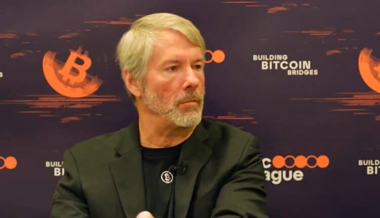 Michael Saylor w ogniu krytyki za nakłanianie do korzystania z „instytucji zbyt dużych, by upaść”. Ma rację?