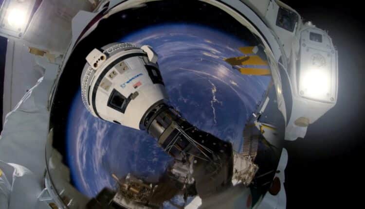 Astronauci uwięzieni na ISS. Co jest źródłem kosmicznego blamażu?