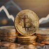Monety Bitcoina i wykres giełdowy w tle.