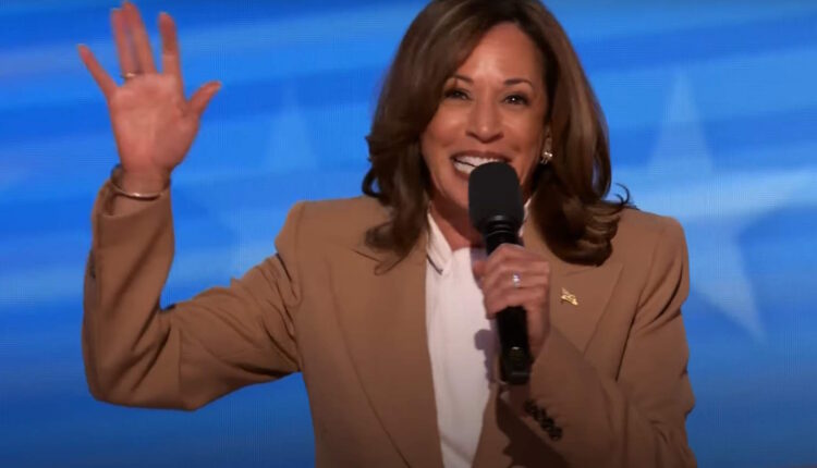 Kamala Harris podczas konwentu wyborczego