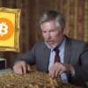 CEO MicroStrategy Michael Saylor liczy Bitcoiny.