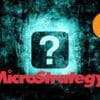 Logo MicroStrategy, BTC i znak zpaytania.