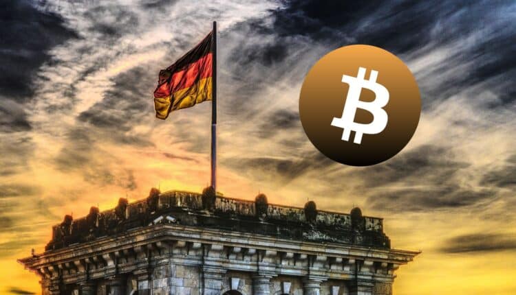 Niemcy, logo Bitcoina, Ciemne chmury.