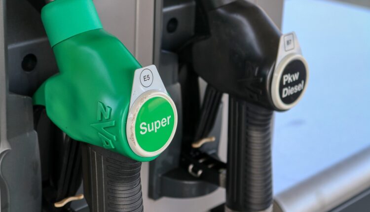 Trudno w to uwierzyć. Paliwo ma być jeszcze tańsze!