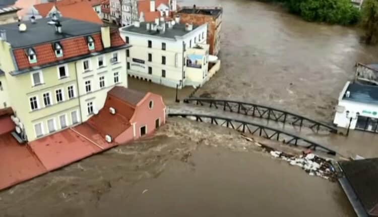 zalane wodą nieruchomości podczas powodzi