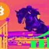 Jeździec przeskakujący przeszkodę, Bitcoin i wykres wzrostu.