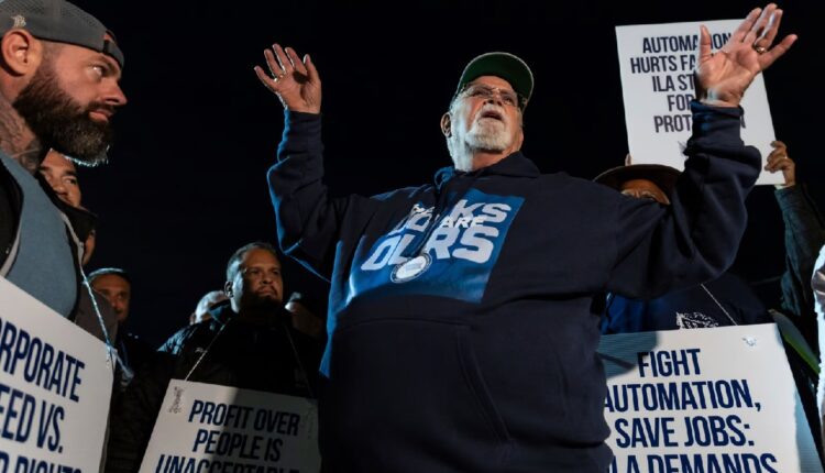 Szantaż poskutkował? Strajk i blokada portów zawieszone – krytycznie istotna kwestia przed wyborami