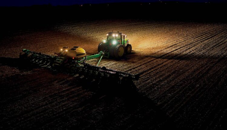 Traktor w mroku – rolnictwo