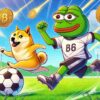 Grafika promująca projekt Memebet: Doge i Pepe grają w piłkę nożną. Z nieba lecą Bitcoiny.