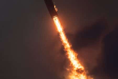 Najcięższa rakieta wystrzelona – i złapana przez Mechazillę. Przełomowy start pojazdu SpaceX