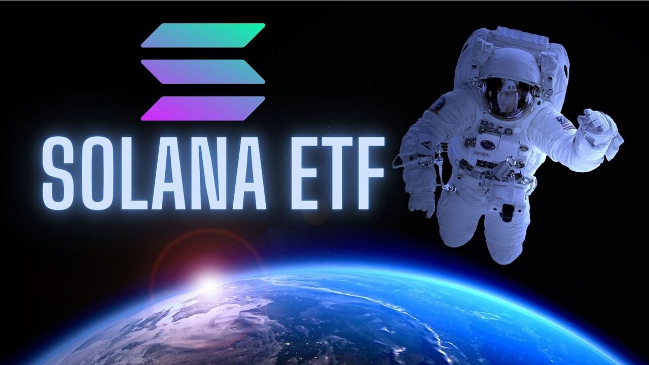 Astronauta nad Ziemią, w tle logo SOL i napis "Solana ETF".