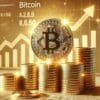 Bitcoin na złotym tle z wykresem wzrostu.