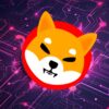 Logo Shiba Inu (SHIB) na fioletowym tle.