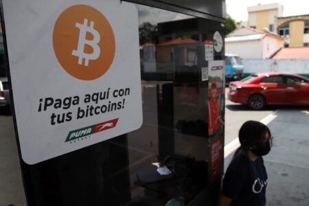 Publiczny portfel BTC odchodzi w niebyt. Efekt nacisku IMF