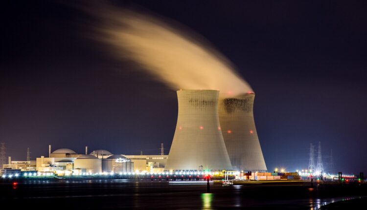 Unia Europejska chce zablokować elektrownie jądrowe w Polsce? Jest postępowanie ws. finansowania