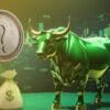 Tajemniczy token, w tle worki z pieniędzmi, byk i wykresy giełdowe.