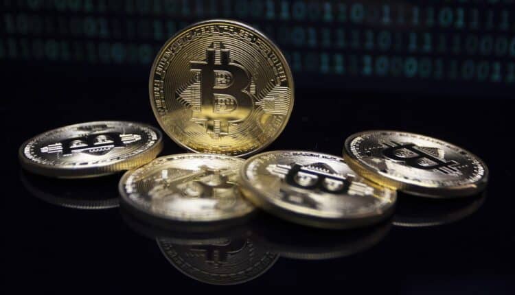 Zastanawiasz się, czy nadal warto kupić lub trzymać Bitcoin? Jasne, że tak! Oto powody!