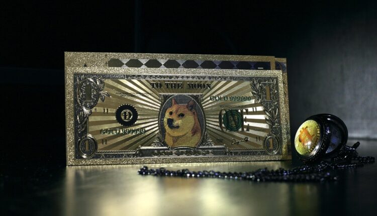 Dogecoin osiągnie 1 USD? Prognozy sugerują 140% wzrost przed lutym!