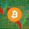 Bitcoin, w tle wykres giełdowy i zielony mur.