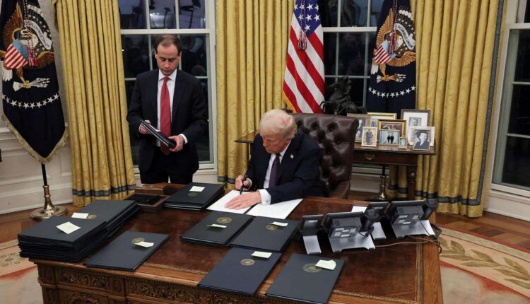 Trump: od soboty 25% cła dla Kanady, Meksyku