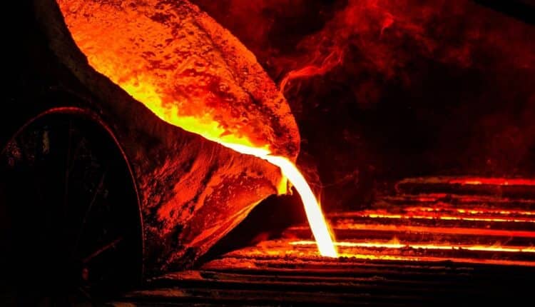 ArcelorMittal zamyka stalownię, wini rząd i wysokie koszty
