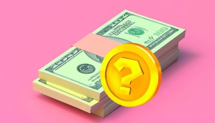 Tajemniczy token i banknoty na różowym tle.