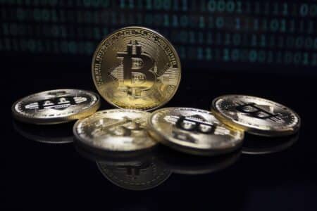 Akcje od spółki MicroStrategy lecą w dół. Czy Bitcoin pogrąży znany projekt?
