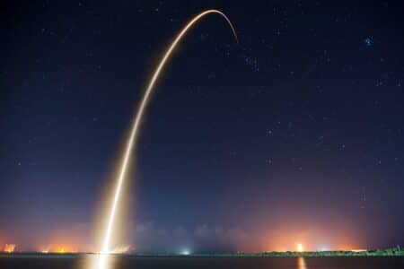 Uwaga! Dzisiaj też mogą spadać fragmenty rakiety SpaceX. Państwo tego nie kontroluje – komunikaty trafiają na nieaktualne maile…