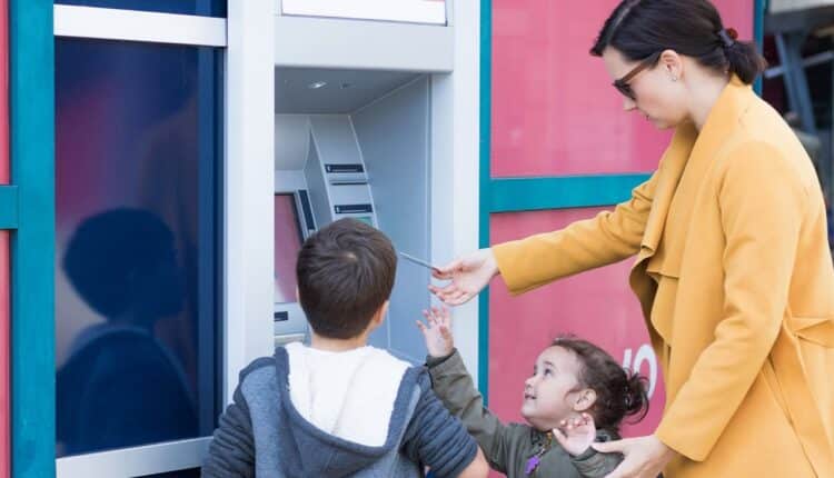 Japoński pomysł na demografię. Banki zadbają o populację