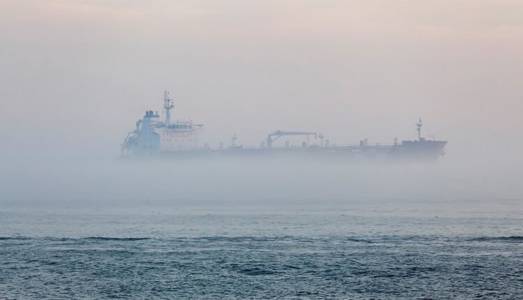 Statki tracą banderę. Setki jednostek wyrejestrowanych, flota tajemniczych tankowców pod nóż