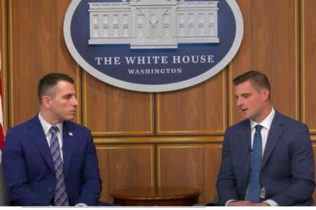 To daje do myślenia. Oto co Bo Hines mówi o rewolucji finansowej w USA