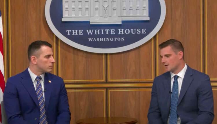 To daje do myślenia. Oto co Bo Hines mówi o rewolucji finansowej w USA