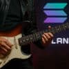 gitarzysta na tle kryptowaluty Solana