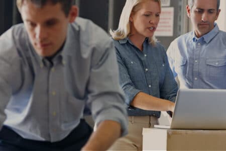 Jak dobrać biznes ofertę logistyczną do modelu sprzedaży? Poradnik dla firm działających online
