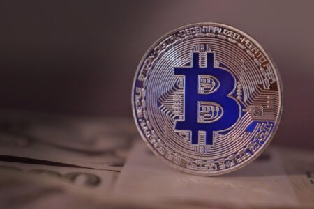 Conor McGregor wspiera kryptowalutę Bitcoin! Czy kurs skoczy?