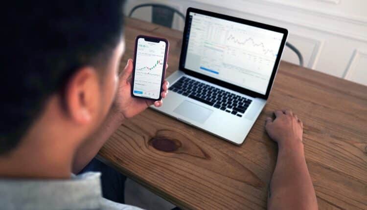 Trader zarobił 17 mln USD, obstawiając przeciwko Jamesowi Wynnowi. Głośna porażka i jeszcze głośniejsze zyski!