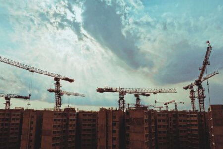 Te nieruchomości radzą sobie lepiej, niż wskazywały prognozy. Takich danych nie było od 2010 roku. Będzie spadek cen?