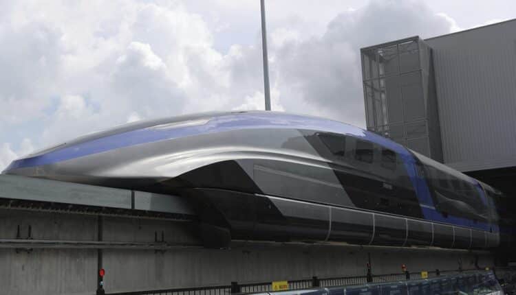 Pociąg na poduszce magnetycznej obsłuży porty. Kolej przyszłości – także z Polski