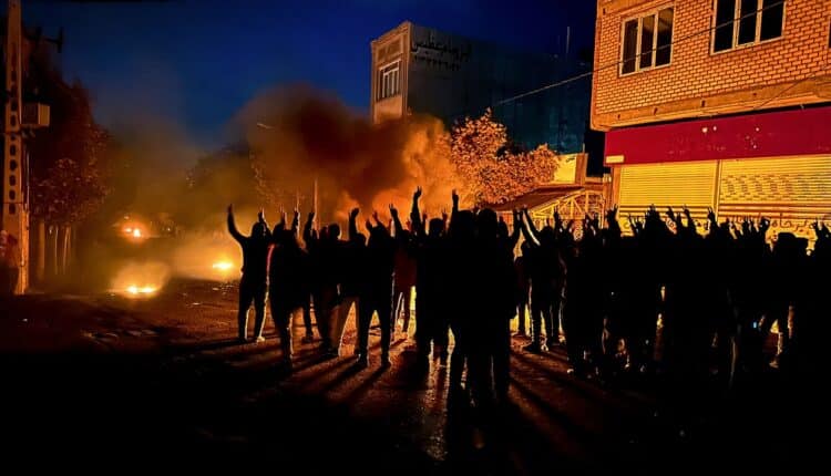 Wojna, brak wody, prądu i paliwa. Całym krajem wstrząsają protesty, eksplodował popyt na złoto