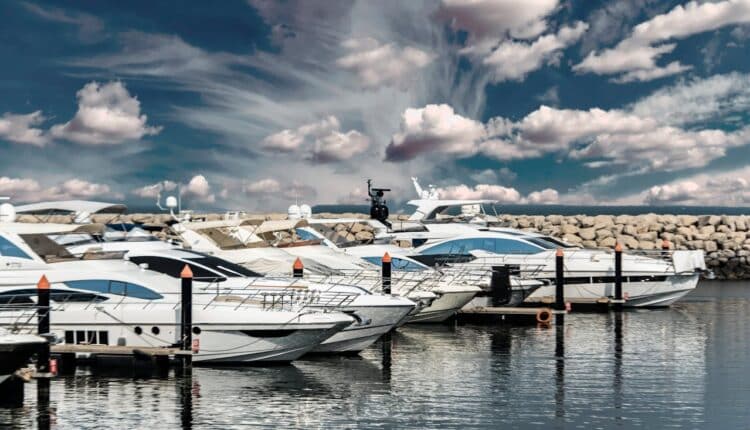 Coraz ciekawiej wokół afery KPO. Jak polskie instytucje odnoszą się do wydawania pieniędzy na jachty i sauny?