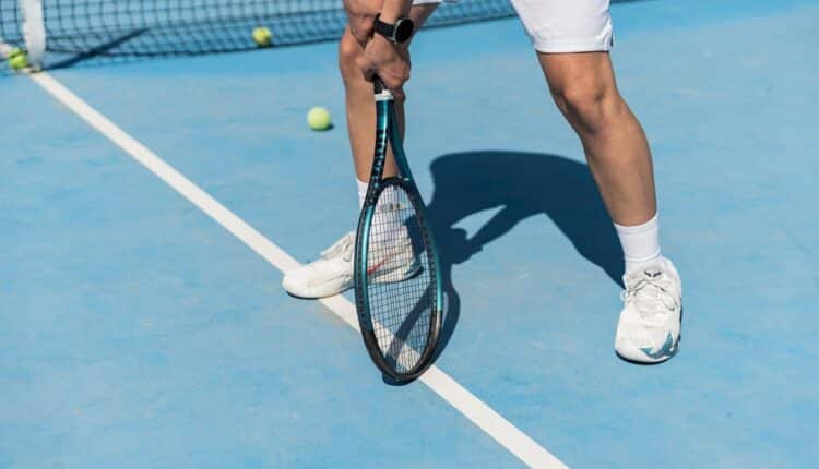 Facet zabrał dziecku czapkę. Internet go znalazł i… oszalał. Ludzie machają cyfrowym toporem bez opamiętania