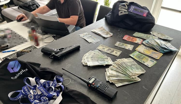 CoinPlex upada! Piramida finansowa związana z kryptowalutami przestała wypłacać pieniądze. Do akcji wkroczyła policja