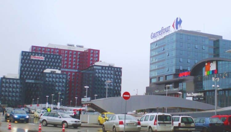 Nie tylko Niemcy zwijają się z Polski. Francuski gigant planuje zamknięcie ponad 800 sklepów, choć płaci szokująco niskie podatki. Jak to możliwe?