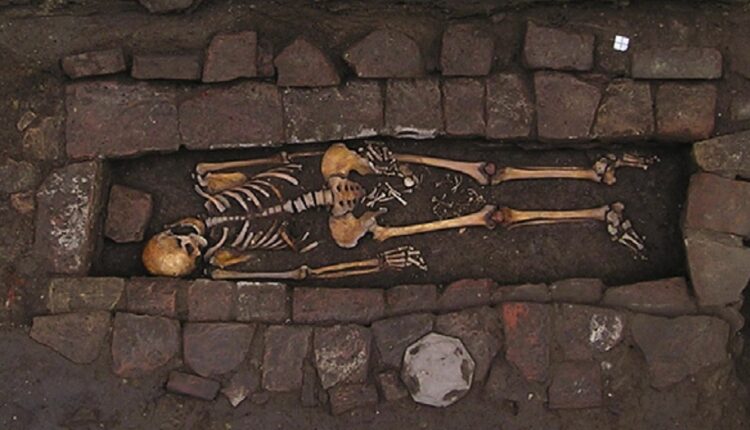 „Pogrzeby muszą podporządkować się celom Net Zero”, czyli władza wie lepiej, jak chować bliskich