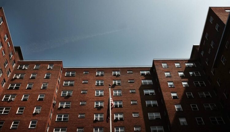 Eko-komunizm? Zieloni chcą „zniesienia prywatnych właścicieli nieruchomości” na wynajem