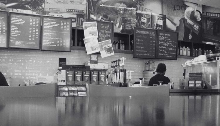 Słynna sieciówka chwali się sukcesami strategii naprawczej. Jednak akcje dalej nurkują. Tuszowanie kryzysu?