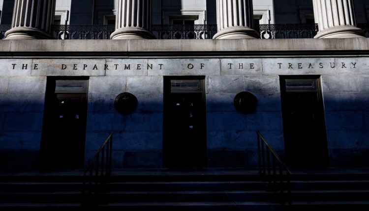 „Powiązany z przestępczością narkotykową”. Bank traci licencję, wyprzedaje aktywa, pytania pozostają