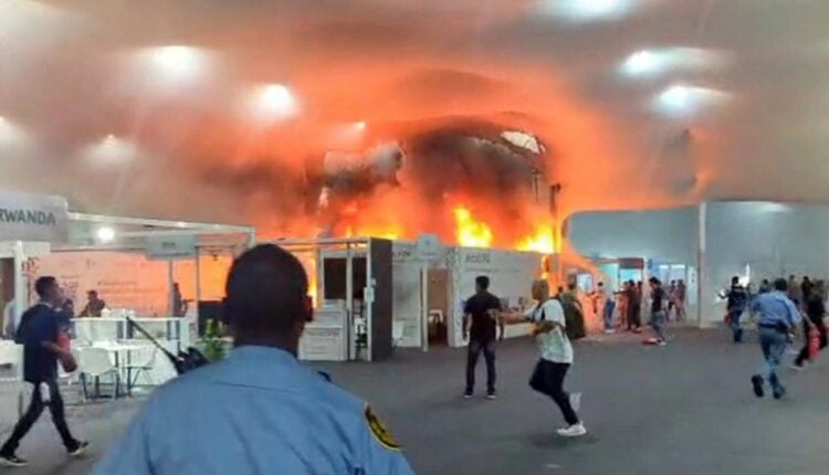 Głośna konferencja „klimatyczna” w ogniu. Pożar, tysiące ewakuowanych