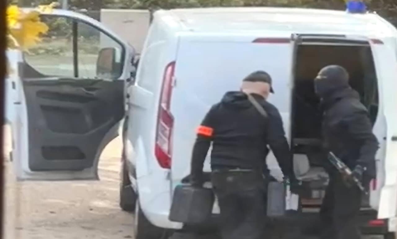 Atak na rafinerię złota, są ranni i aresztowani. Bandyci z ciężką bronią, bombami zrabowali 12 milionów