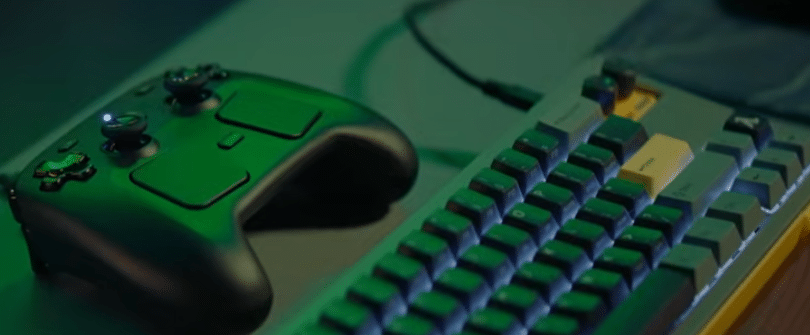 Fragment wideoprezentacji z klawiszem "lambda" na klawiaturze, fot. Valve / YouTube